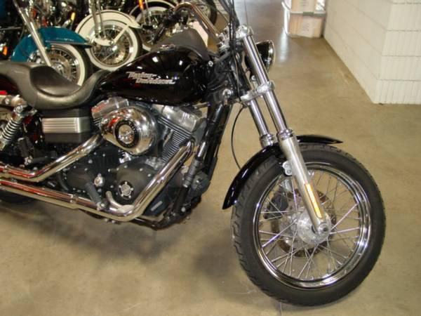 2008 Harley-Davidson DYNA STREET BOB Cruiser 
