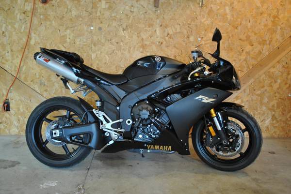 2008 yamaha R1 only 2,600 miles