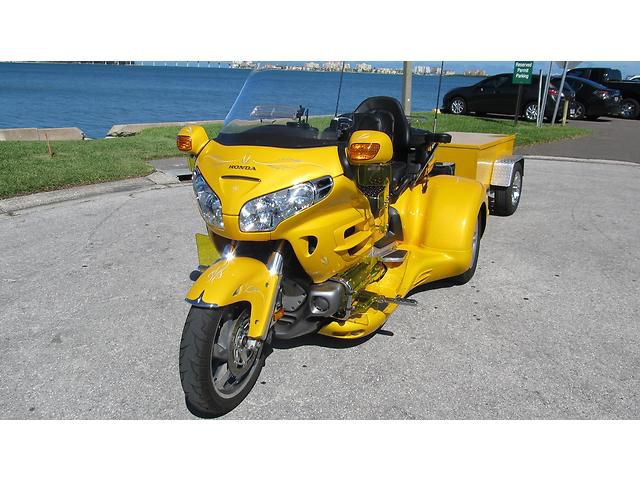 2002 HONDA GOLDWING GL1800 W/CALIF SIDECAR CONV AND MATCHING TRAILER IN YELLOW