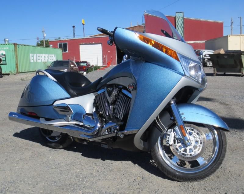 09 VICTORY VISION PREMIUM BLUE AND CHROME 24,105 MILES LOTS OF EXTRAS L@@K!