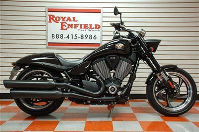 2012 VICTORY HAMMER 8-BALL LOW MILES 1-OWNER NICE BIKE GREAT PRICE FINANCING!!!