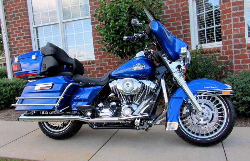 2009 HARLEY DAVIDSON ULTRA CLASSIC FLHTCU ONLY 6,300 MILES FLAME BLUE PEARL!!