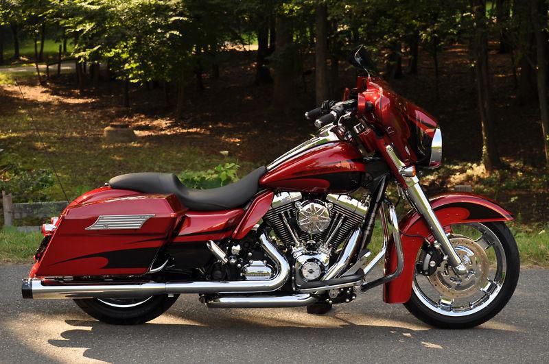2011 STREET GLIDE **MINT** $12,000.00 IN XTRA'S!! MUST SEE!! WOW!!