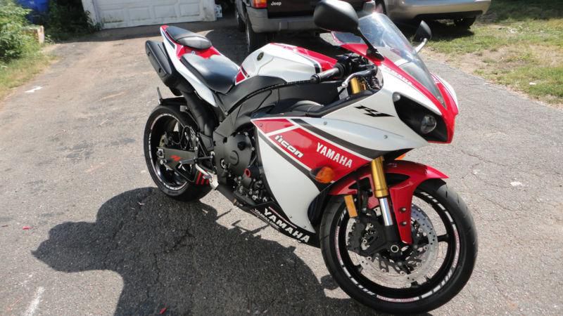 YZF R1 #1142 Limited Edition Only 2000 World Wide