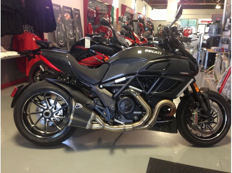 2012 Ducati Diavel Black Carbon 