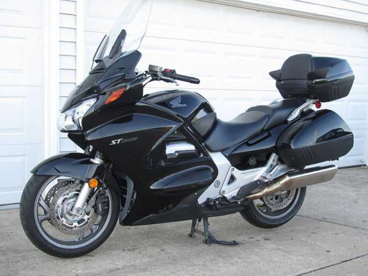 2006 Black Honda ST1300 Touring Motorcycle no paint fading