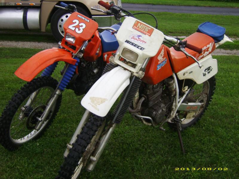1990 xr250L, runs great needs shift fork replaced,listing for white XR only!