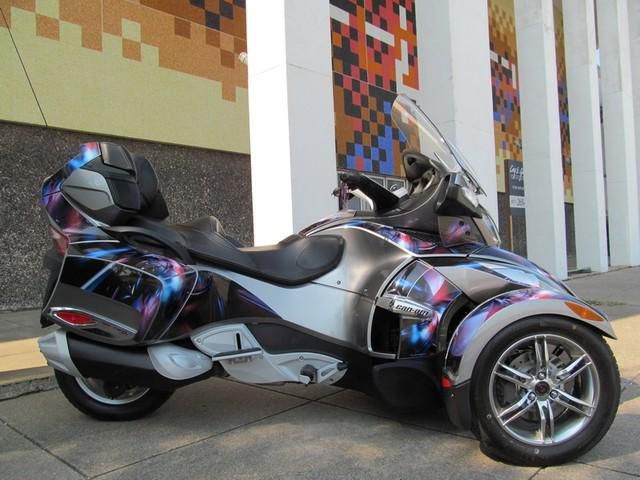 2011 can-am spyder  touring 