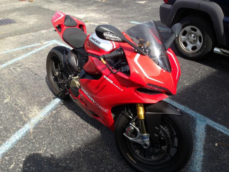 2013 DUCATI PANIGALE R WITH LESS THAN 500 MILES