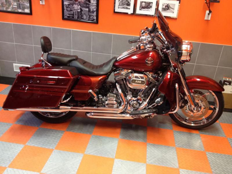 2013 Harley Davidson Screamin Eagle CVO Road King FLHRSE5 Excellent Condition!!!