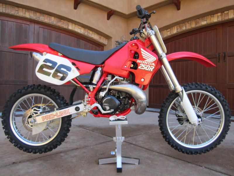 LIKE NEW VINTAGE 1989 HONDA CR 250. approx 7 HOURS! WOW! collector's bike