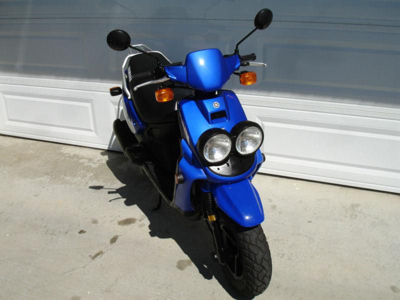 2005 zuma scooter in  "survivor new condition"  with only 138 miles!!