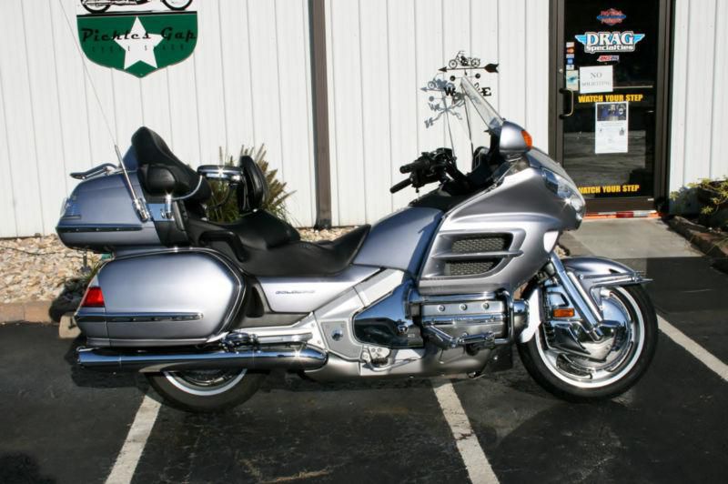 2009 HONDA GOLDWING GL1800 *LOADED WITH EXTRAS*